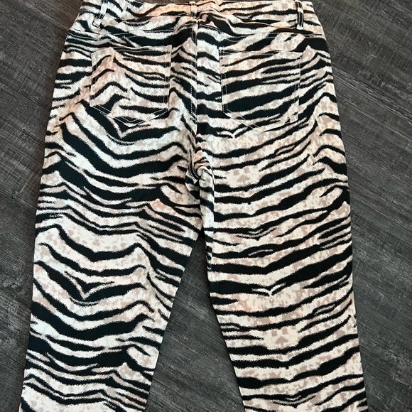 Zebra Print Capri Pants - Picture 3 of 3